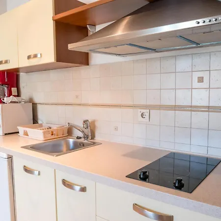 Apartments Luketina * Tucepi