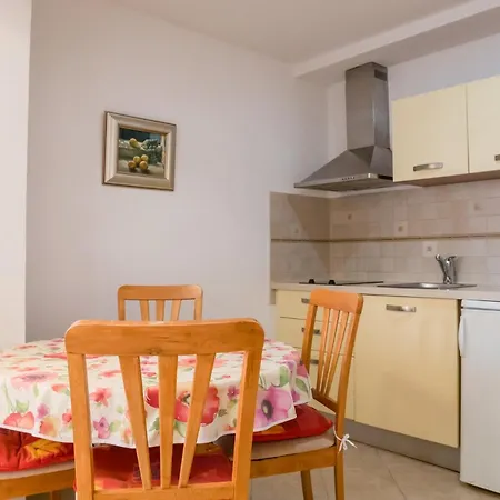 Apartments Luketina * Tucepi