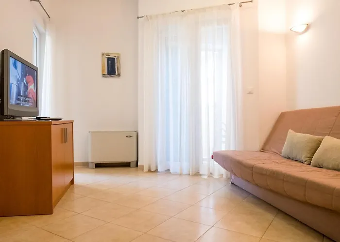Apartments Luketina Апартаменты Тучепи